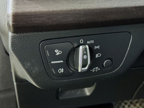 Used 2022 Audi Q5 e Premium Plus w/ Premium Plus Package image 14