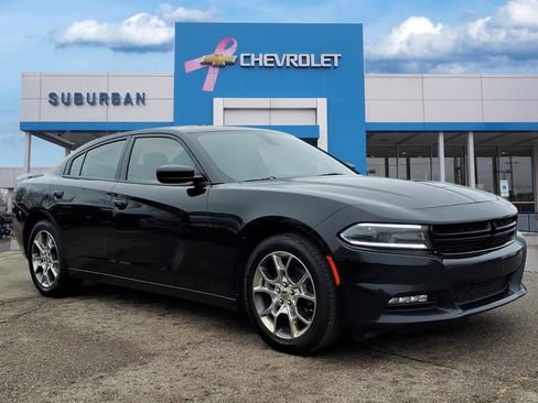 Used 2017 Dodge Charger SXT image 3
