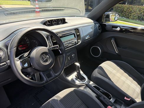 Used 2012 Volkswagen Beetle Turbo FWD image 22