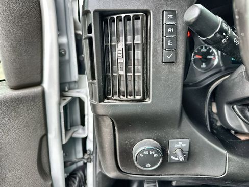 Used 2019 Chevrolet Express 2500 Work Van w/ Driver Convenience Package image 17