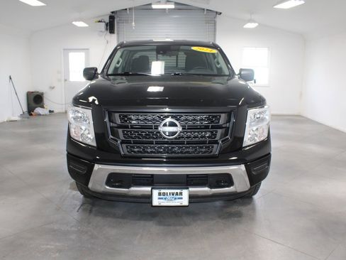 Used 2024 Nissan Titan SV image 3