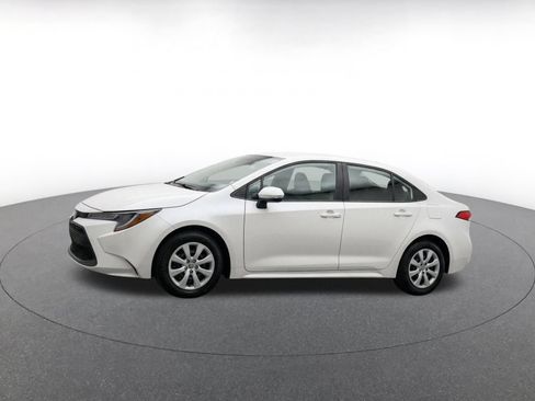 Used 2025 Toyota Corolla LE FWD image 3