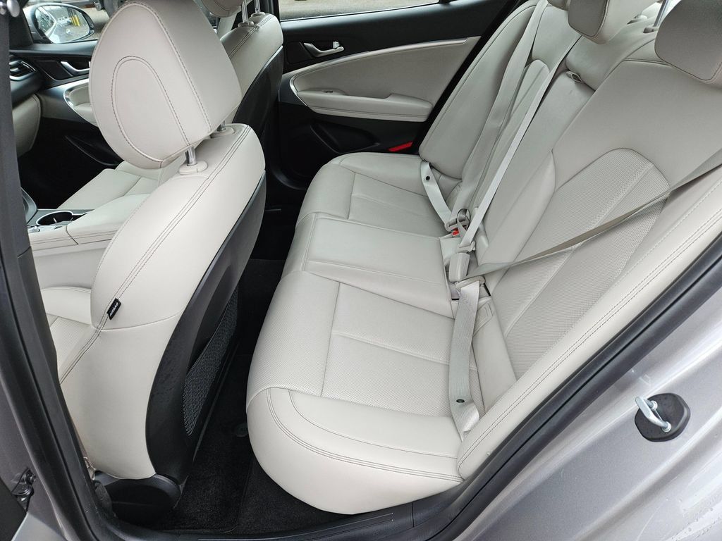 Used 2023 Genesis G70 2.0T RWD image 21