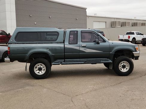 Used 1993 Toyota Pickup Deluxe image 5