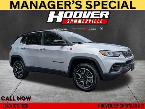 Used 2025 Jeep Compass Trailhawk AWD/4WD image 1