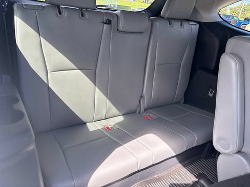Used 2022 Toyota Highlander XLE AWD/4WD image 33