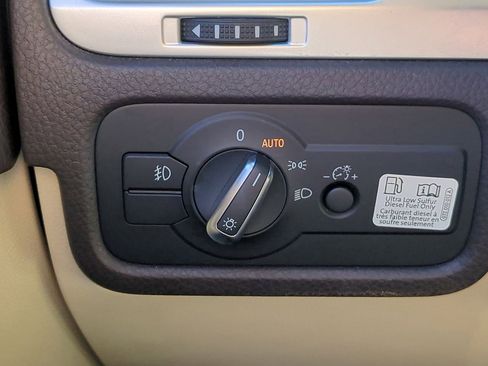 Used 2016 Volkswagen Touareg Sport image 21