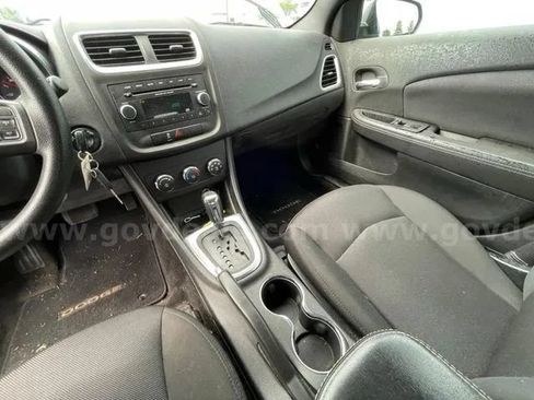 Used 2013 Dodge Avenger SE FWD image 14