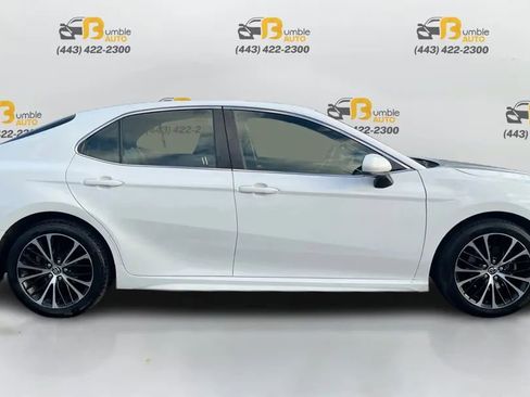 Used 2018 Toyota Camry L image 4