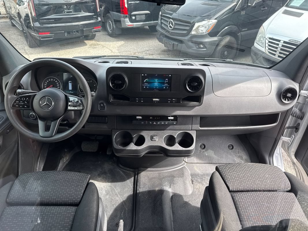 Used 2021 Mercedes-Benz Sprinter 2500 image 21