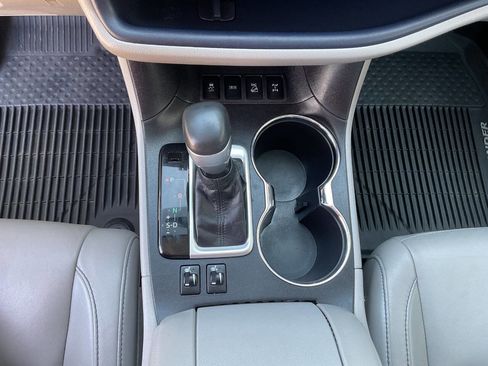 Used 2016 Toyota Highlander XLE image 26
