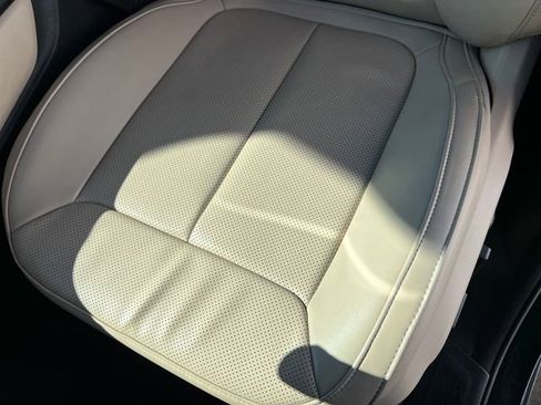 Used 2025 Jeep Grand Cherokee Limited w/ Luxury Tech Group II image 13