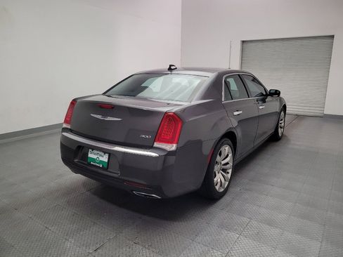 Used 2019 Chrysler 300 Limited RWD image 9