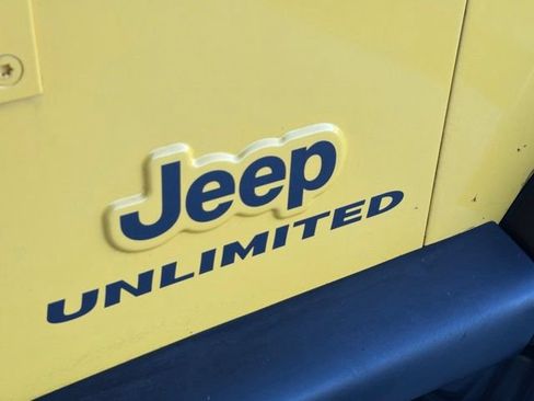 Used 2004 Jeep Wrangler 4WD image 12