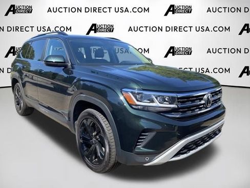Used 2021 Volkswagen Atlas SE w/ Panoramic Sunroof Package FWD image 3