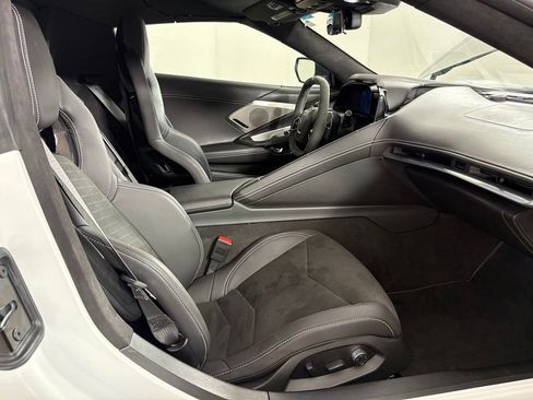 Used 2023 Chevrolet Corvette Stingray Premium Conv w/ Z51 Performance Package RWD image 43