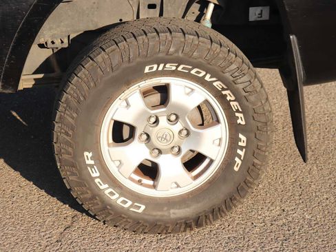 Used 2013 Toyota Tacoma 4x4 Access Cab V6 w/ TRD Off-Road Pkg image 9