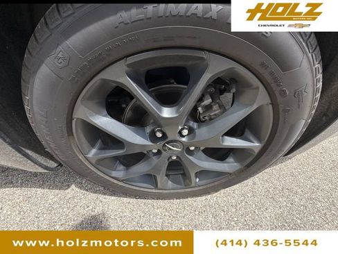 Used 2024 Chrysler Pacifica Touring-L w/ S Appearance Package FWD image 32