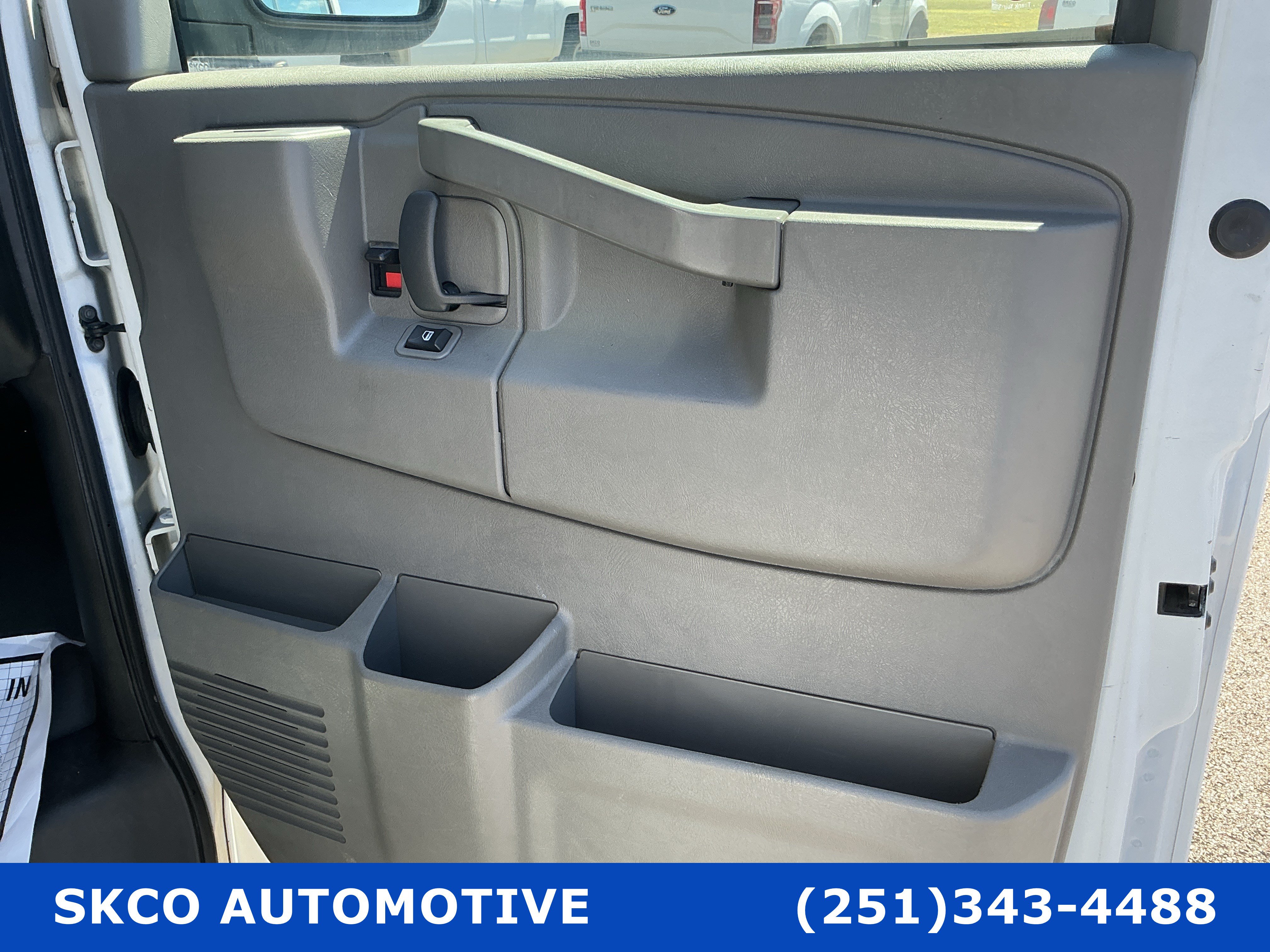 Used 2019 Chevrolet Express 2500 w/ Driver Convenience Package RWD image 12