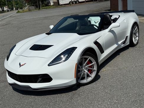 Used 2016 Chevrolet Corvette Z06 w/ 3LZ Preferred Equipment Group image 9
