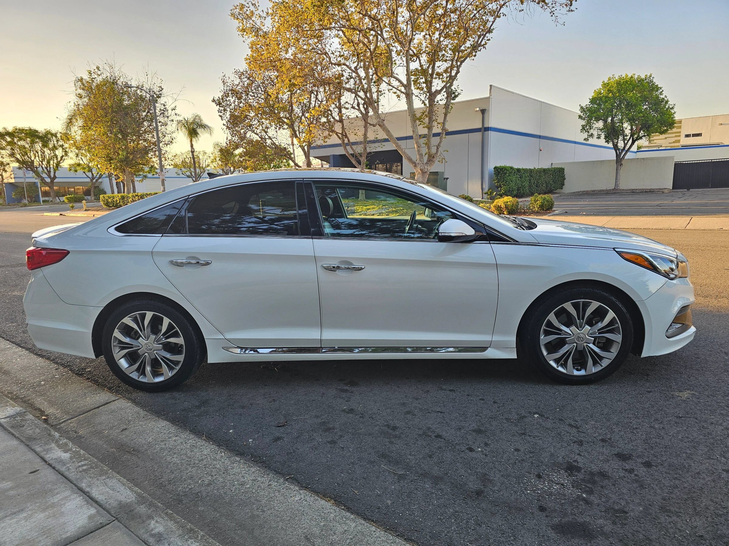 Used 2015 Hyundai Sonata Limited 2.0T FWD image 4