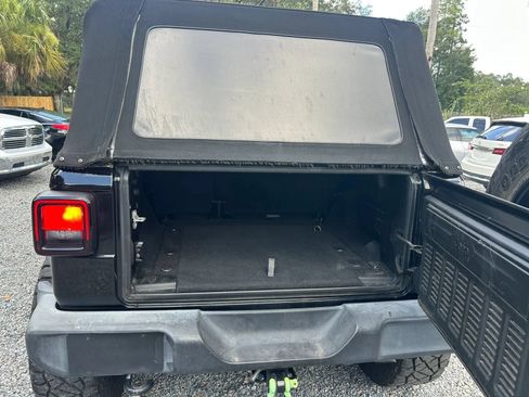 Used 2018 Jeep Wrangler Unlimited Sport S AWD/4WD image 11
