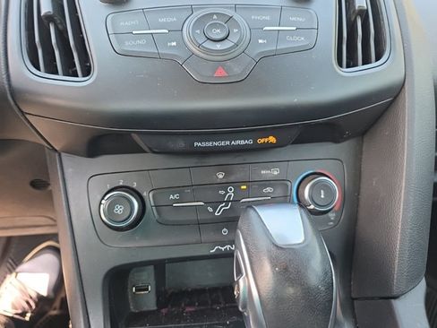 Used 2015 Ford Focus SE FWD image 18
