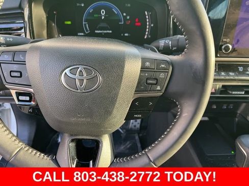 Used 2025 Toyota Camry SE w/ Convenience Package image 18