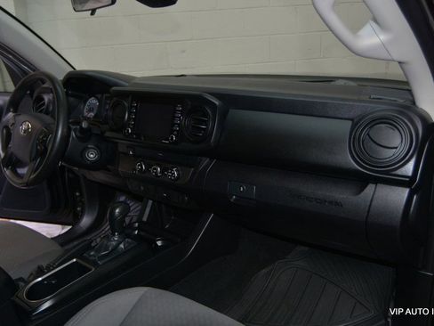 Used 2020 Toyota Tacoma SR image 10