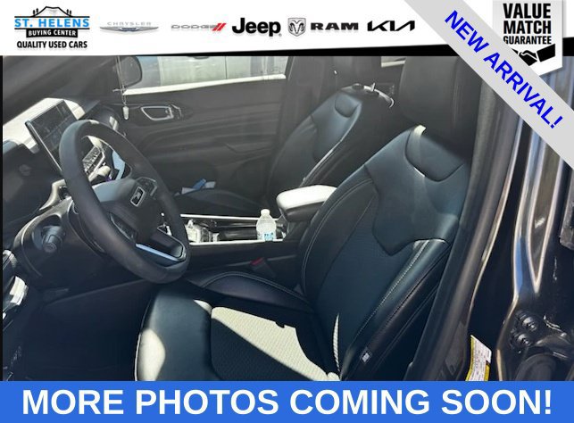 Used 2023 Jeep Compass Latitude w/ Sun and Sound Group AWD/4WD image 8