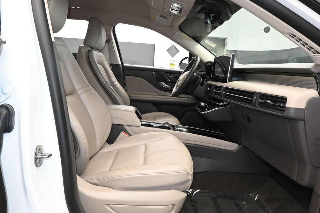 Used 2023 Lincoln Corsair FWD image 46