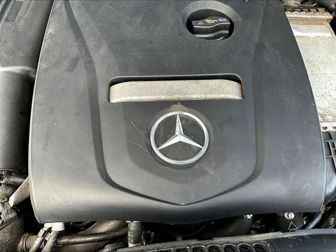 Used 2018 Mercedes-Benz GLC 300 4MATIC image 31
