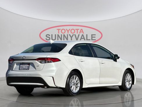 Used 2022 Toyota Corolla LE image 3