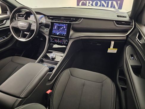 New 2025 Jeep Grand Cherokee L Laredo w/ Luxury Tech Group I AWD/4WD image 17