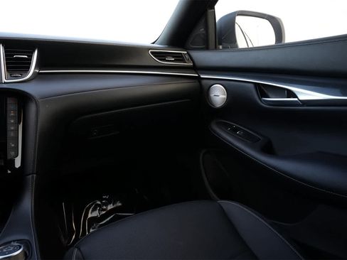 Certified 2025 INFINITI QX50 Sport image 8