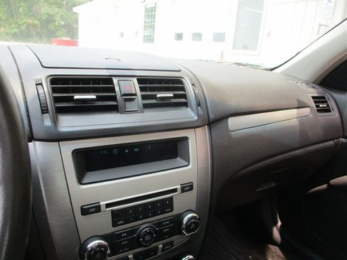 Used 2010 Ford Fusion SE FWD image 39