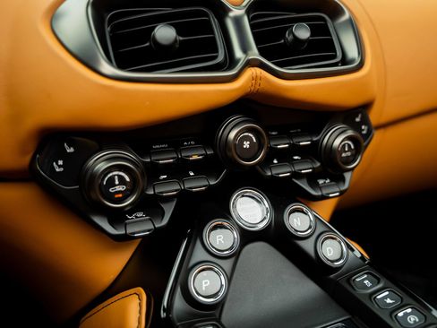 Used 2023 Aston Martin V8 Vantage Roadster RWD image 42