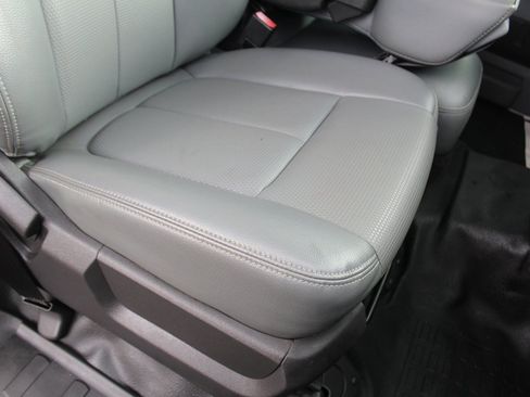 Used 2014 Ford F550 4x4 Regular Cab Super Duty image 20