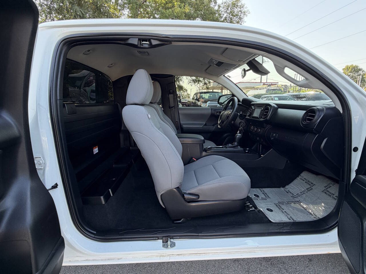 Used 2019 Toyota Tacoma SR RWD image 17