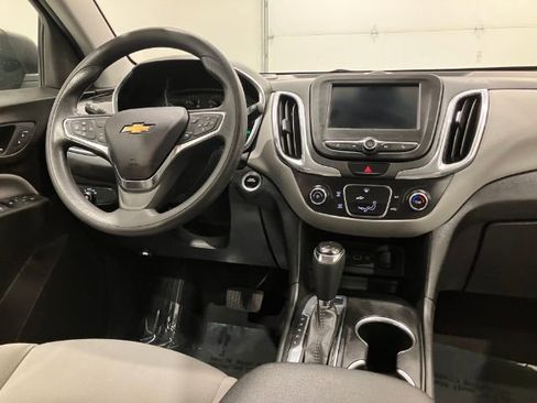 Used 2020 Chevrolet Equinox LS image 32