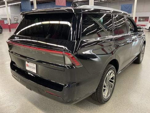 New 2027 Lincoln Navigator Reserve AWD/4WD image 5