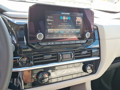 New 2025 Nissan Pathfinder SV w/ SV Premium Package image 12