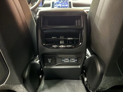 Used 2023 Jeep Grand Cherokee Altitude image 13