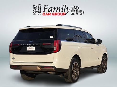 Used 2025 Ford Expedition King Ranch image 4