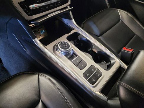 Used 2024 Ford Explorer XLT w/ Equipment Group 202A image 26