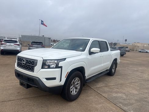 Used 2024 Nissan Frontier SV w/ Technology Package image 3