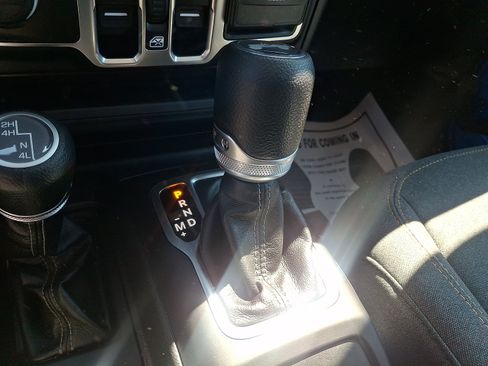 Used 2025 Jeep Wrangler Unlimited Sport AWD/4WD image 13