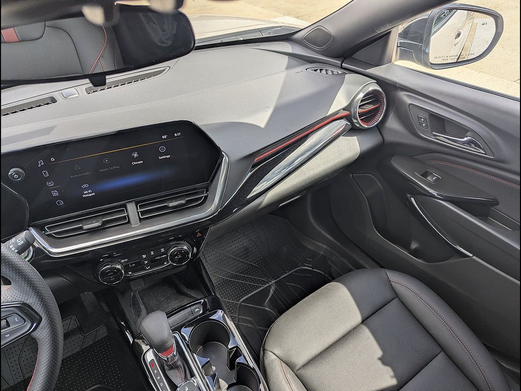 Used 2026 Chevrolet Trax RS w/ Sunroof Package FWD image 25