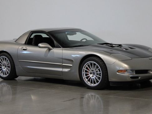 Used 1999 Chevrolet Corvette Coupe w/ Lighting Pkg RWD image 14