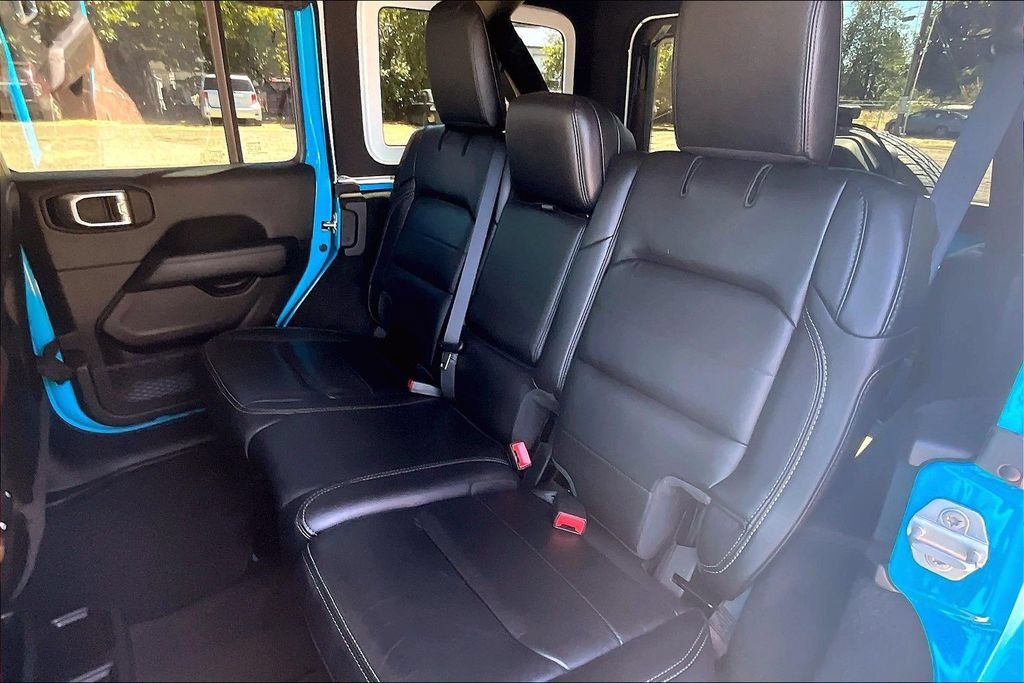 Used 2021 Jeep Wrangler Unlimited Sahara AWD/4WD image 21
